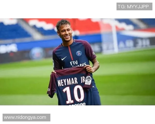 足球明星时尚穿搭大揭秘:从场上到场下的潮流风格展示